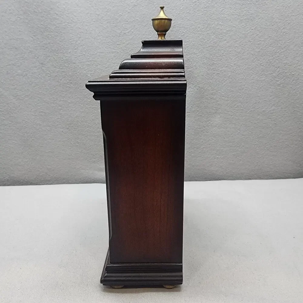 VTG 2001 The Bombay‎ Company Mantle Shelf Clock Quartz Dark Cherry Wood